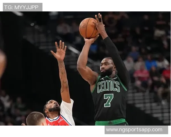 杰伦布朗场均296分助力球队东部第三却仅获东部第六排名