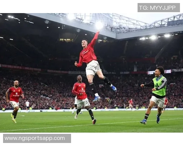 曼联转会政策的悲剧性失误：20亿英镑的挥霍与衰落之路